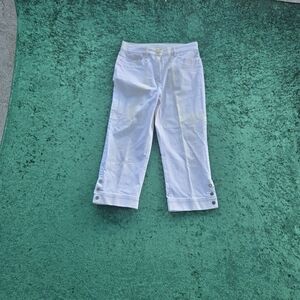 Zerres Crisp White Buttoned Capris